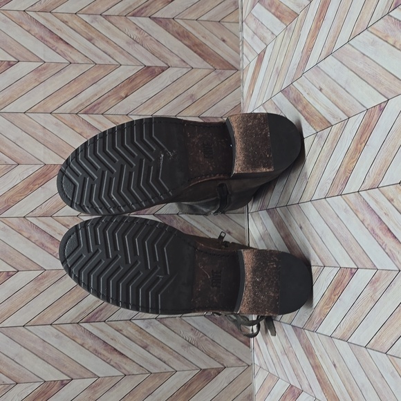 Frye Veronica Strap Short - Picture 6 of 11